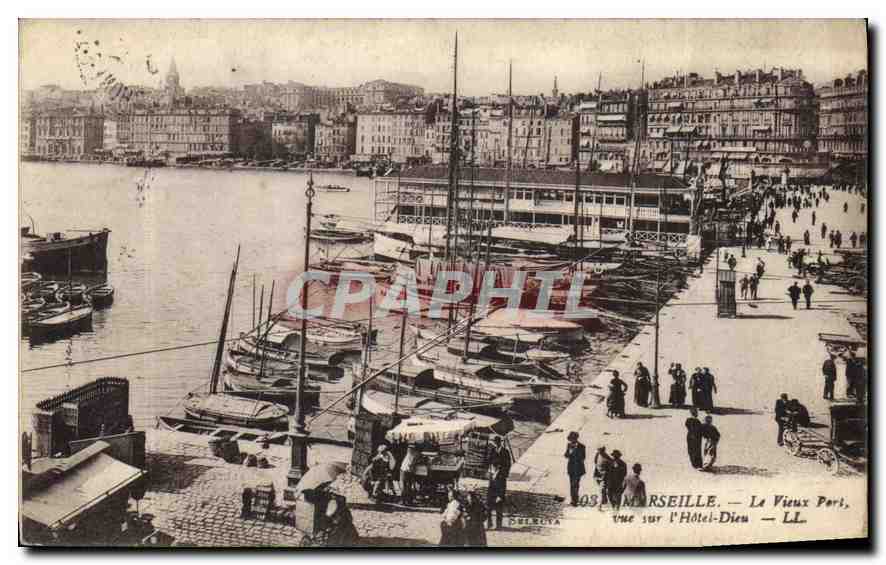 CPA Marseille Le Vieux Port vue sur l'Hotel Dieu 