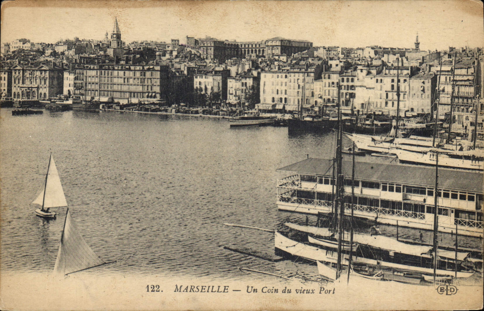 CPA Marseille Un Coin du Vieux Port 