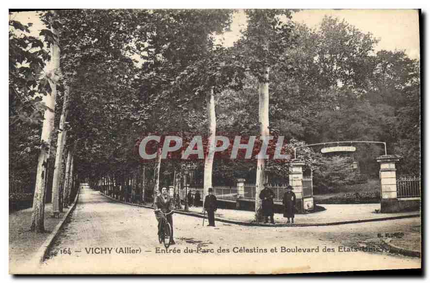 CPA Vichy Allier Entree du Parc des Celestins et Boulevard des Etats Unis Velo Cycle