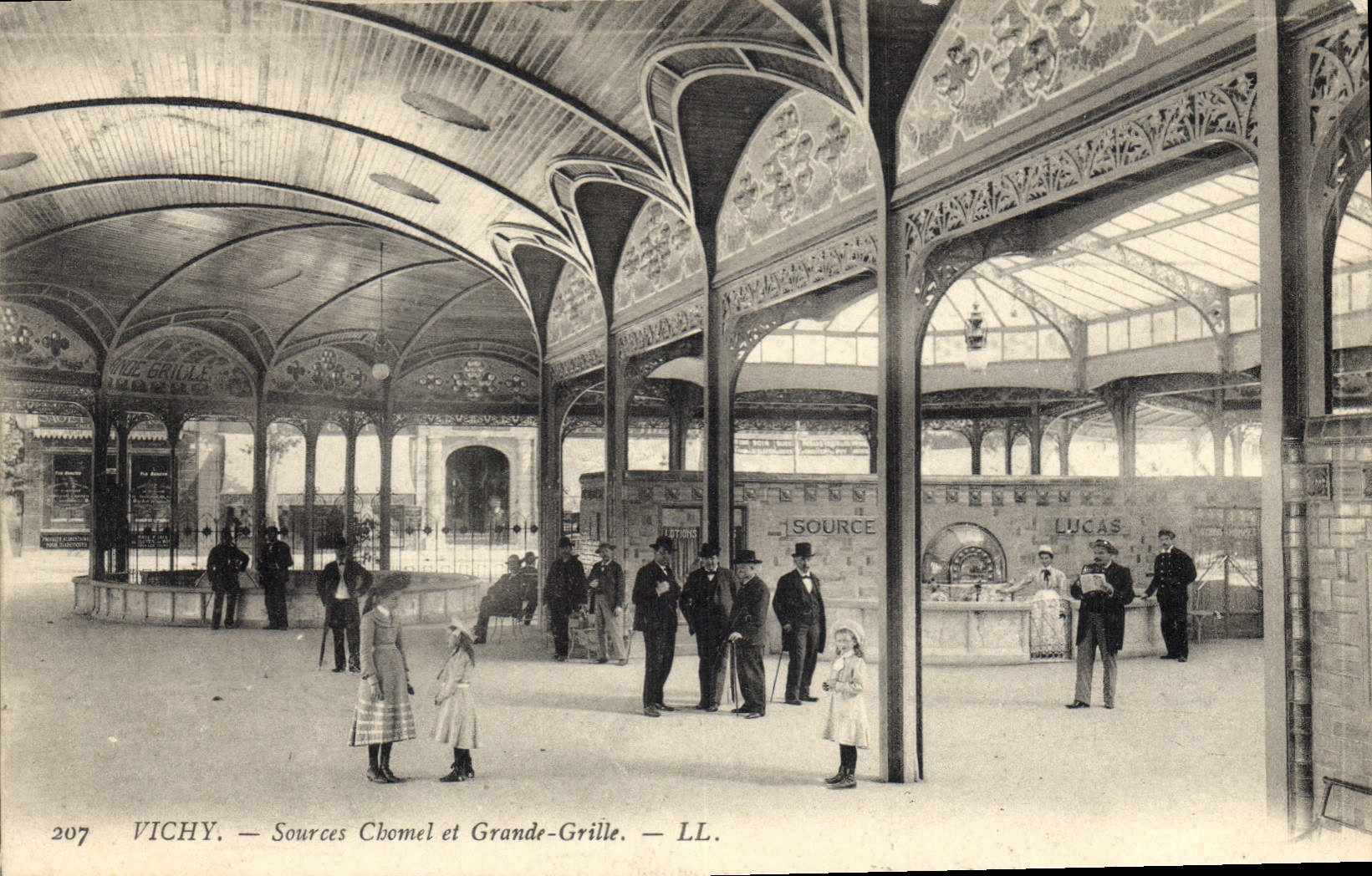 CPA Vichy Sources Chomel et Grande Grille 