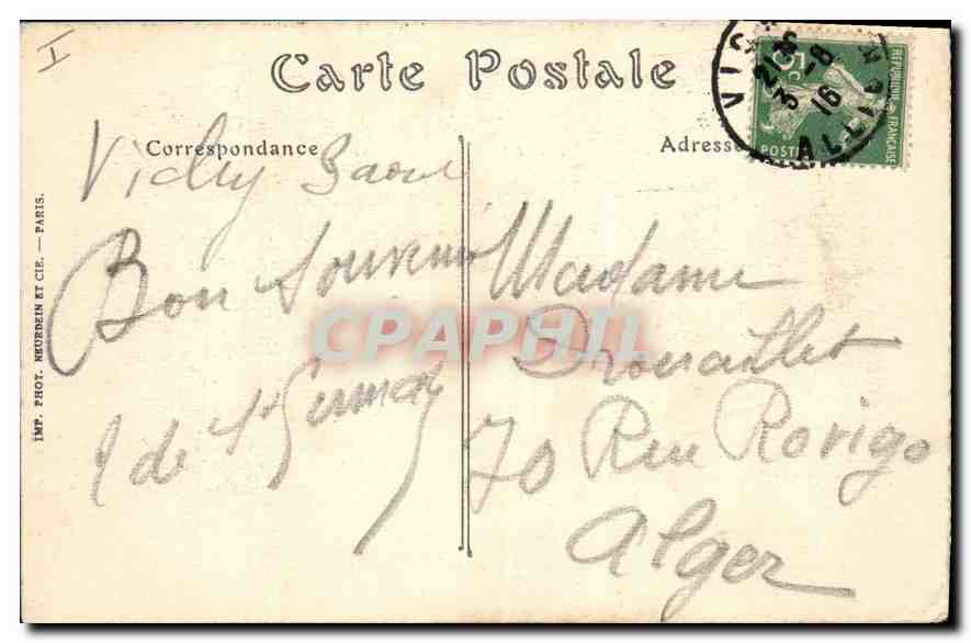 CPA Vichy La Rue du Casino et les Abris Promenades  — Verso