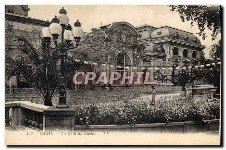 CPA Vichy Un coin du Casino 