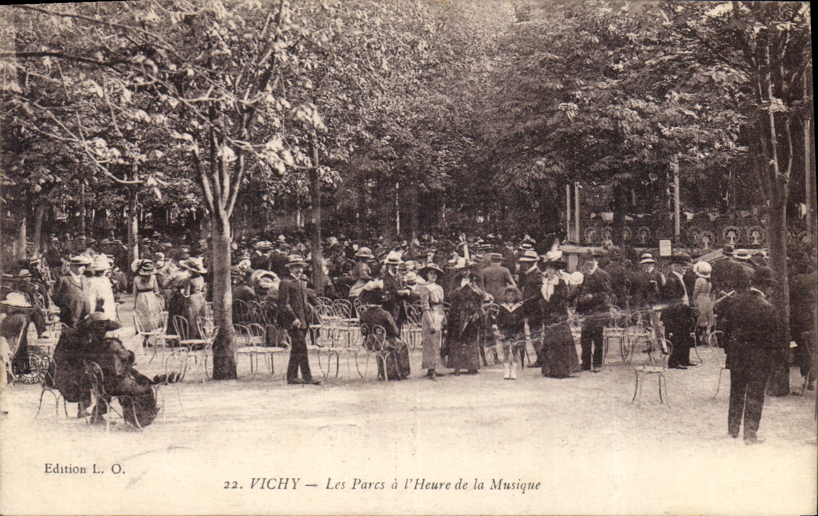 CPA Vichy Les Parcs a l'Heure de la Musique 