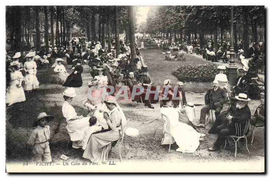 CPA Vichy Un coin du Parc 