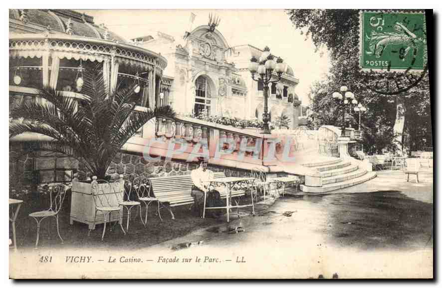 CPA Vichy Le Casino Facade sur le Parc 