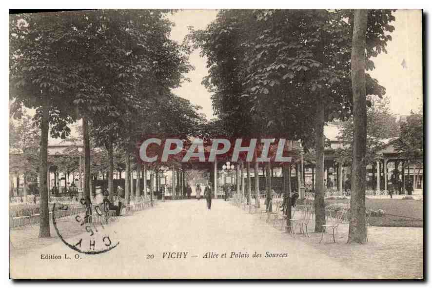 CPA Vichy Allee et Palais des Sources 