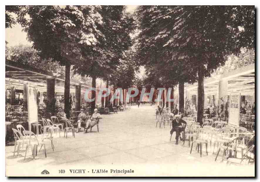 CPA Vichy L'Allee Principale 
