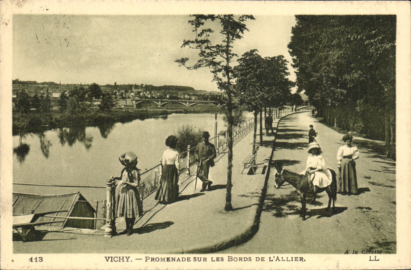 Vichy — Promenade sur les Bords de l'Allier — A la Civette LL
