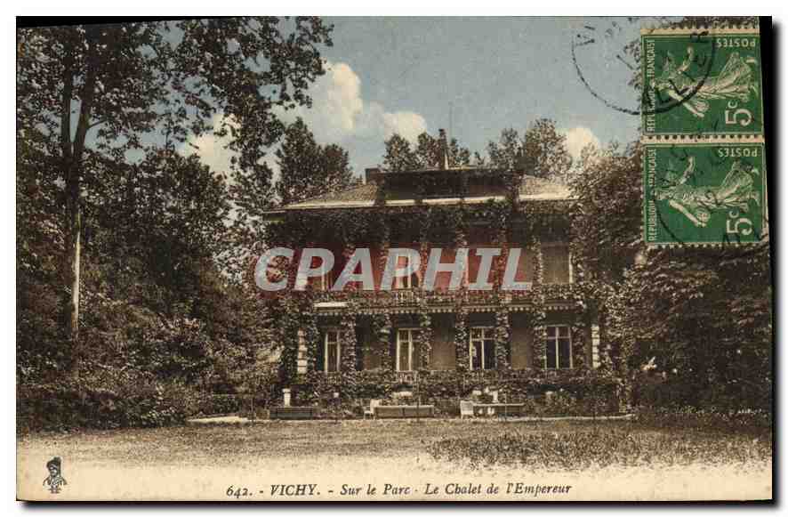 CPA Vichy Sur Le Parc Le Chalet de l'Empereur 