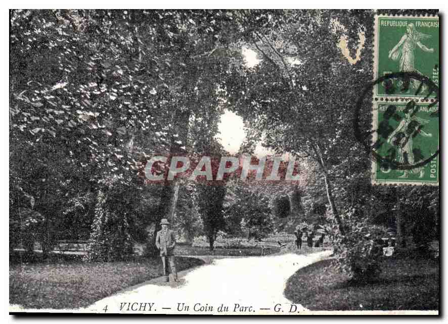 CPA Vichy Un Coin du Parc 
