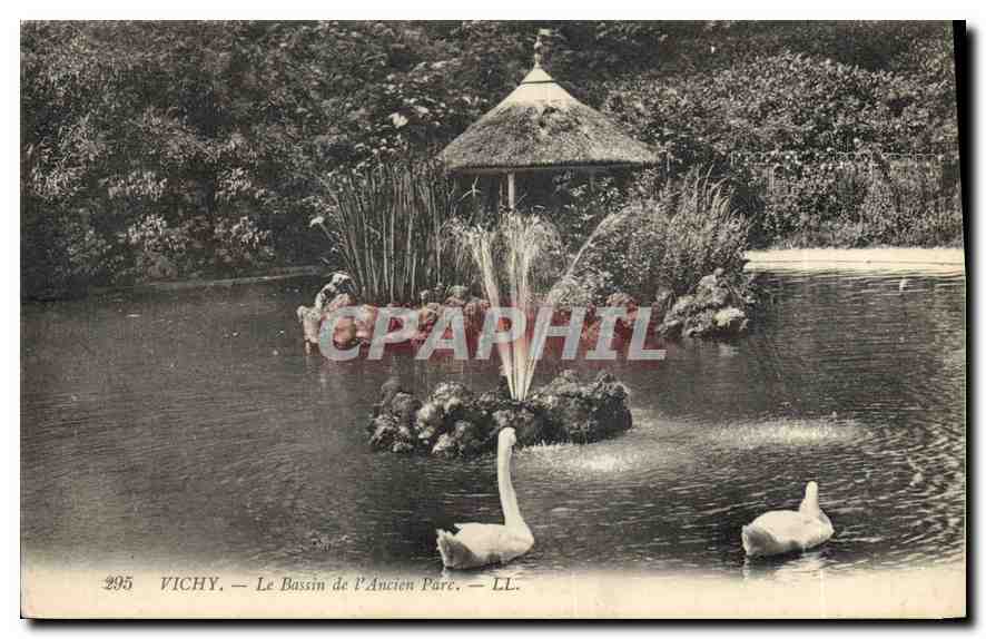 CPA Vichy Le Bassin de l'Ancien Parc 