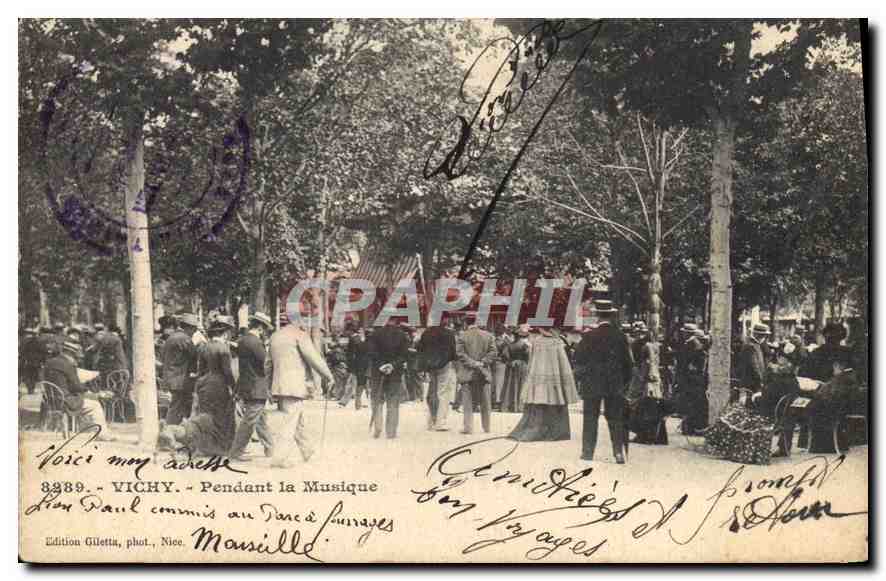 CPA Vichy Pendant la Musique 