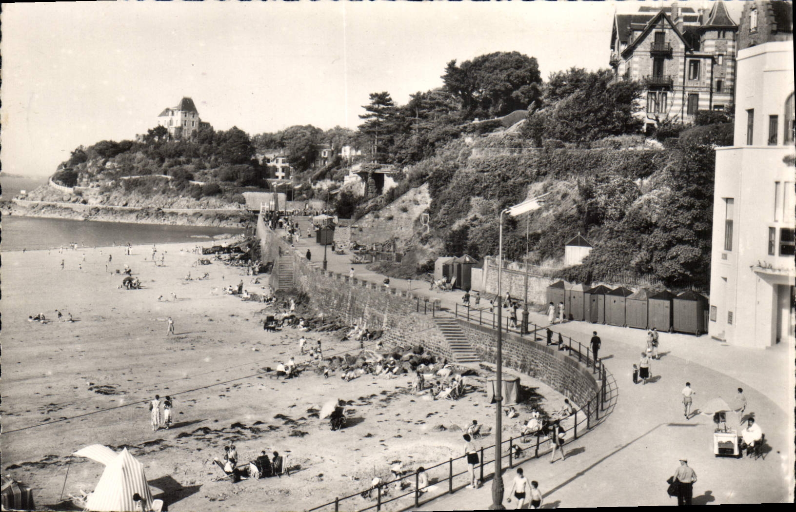 Dinard (Il-et-V.) — La Promenade des Alliés et la Pointe du Moulinet — Les Tirages Modernes, n°35