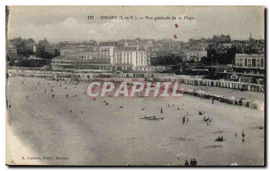CPA Dinard I et V Vue generale de la Plage 