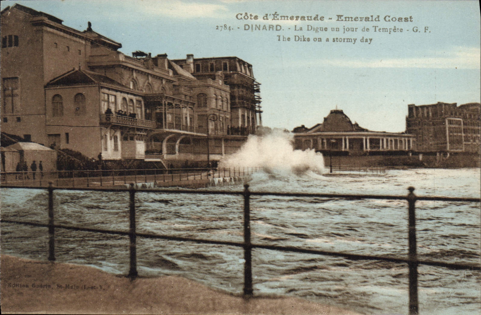 CPA Cote d'Emeraude Dinard La Digue ou jour de Tempete 