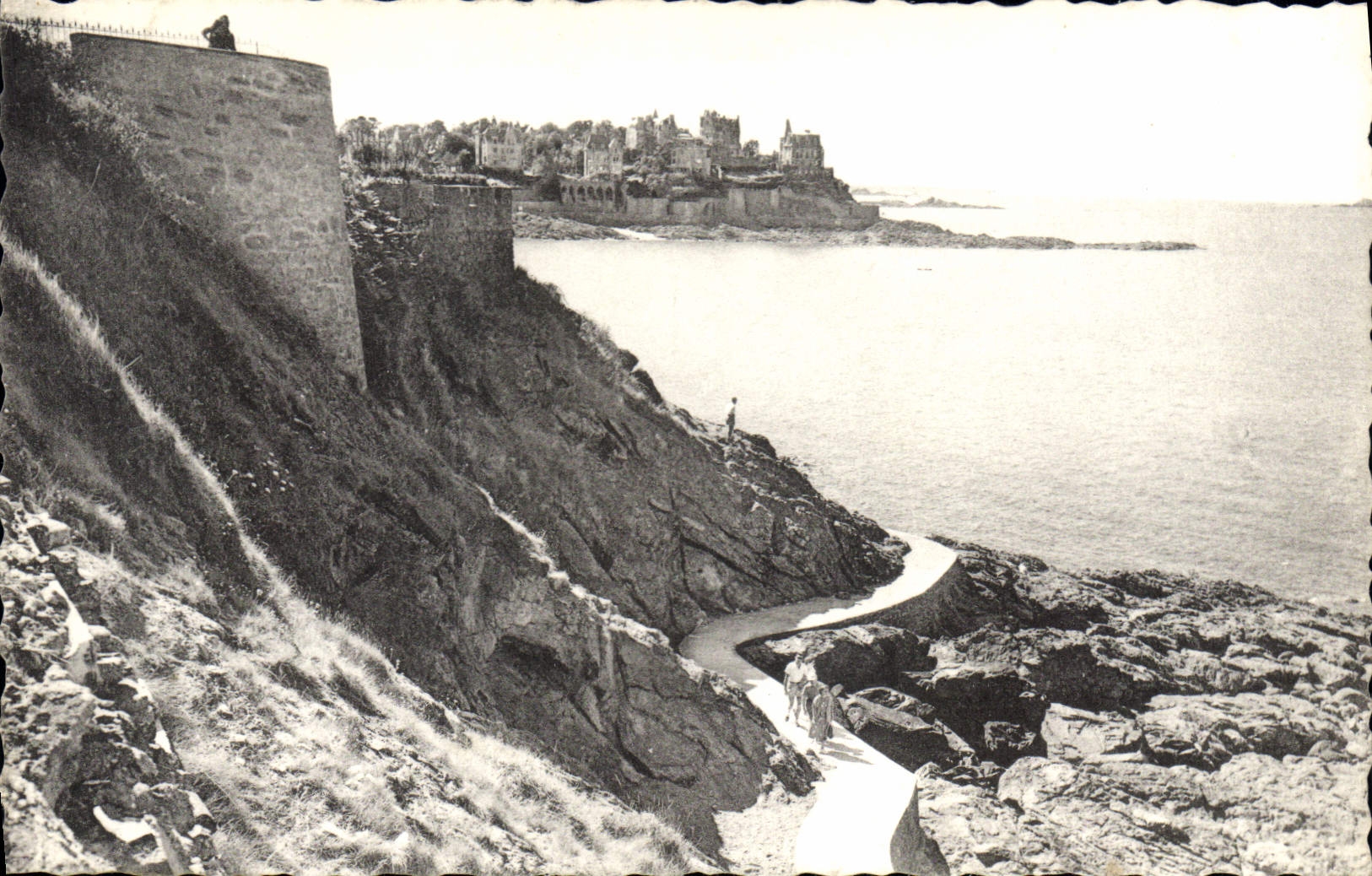 Dinard — Promenade à la Pointe du Moulinet — Éditeur : Cie des Arts Photographiques, Paris 15