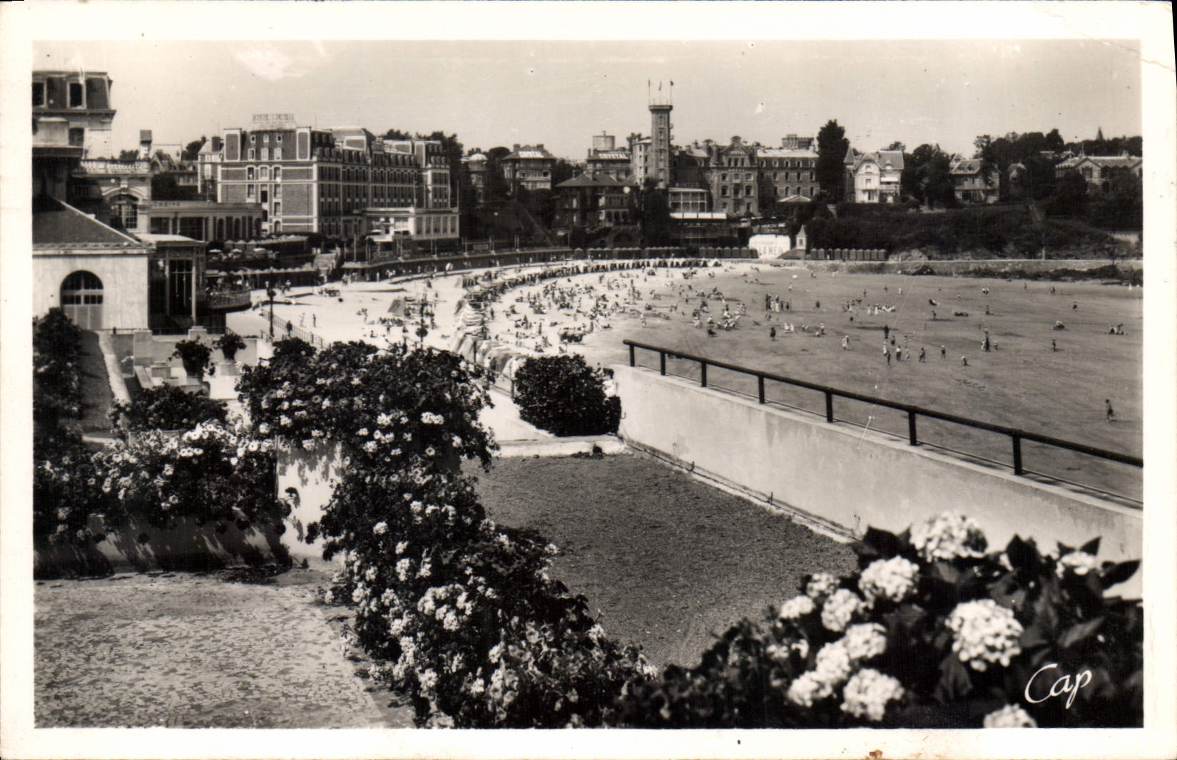 Der Strand vom Gemeindekasino aus gesehen — Dinard — Verlag Cap