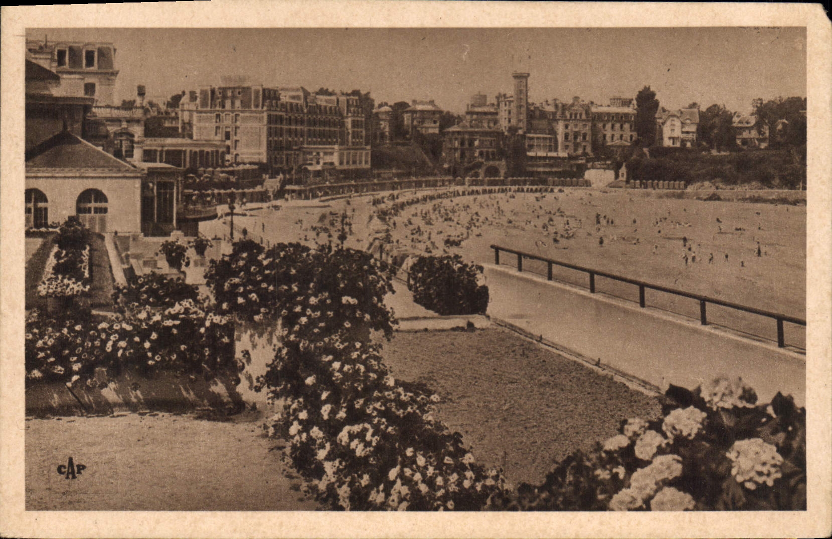 Dinard — Die Strandpromenade vom Casino aus gesehen — CP des Arts, Paris