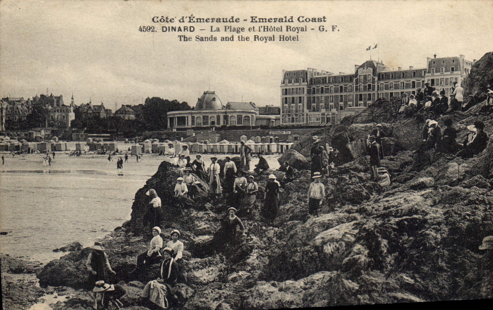 Dinard - La Plage et l'Hôtel Royal - G. F. - Côte d'Émeraude