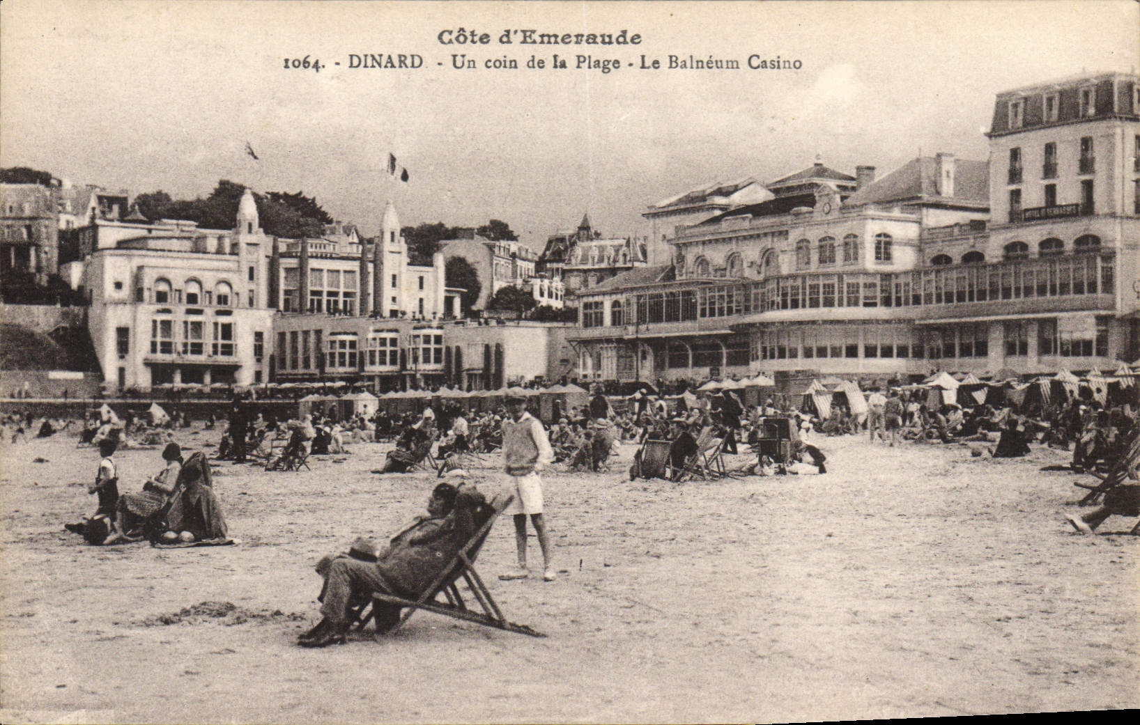 Dinard - Un coin de la Plage - Le Balnéum Casino — Côte d'Émeraude, série 1064