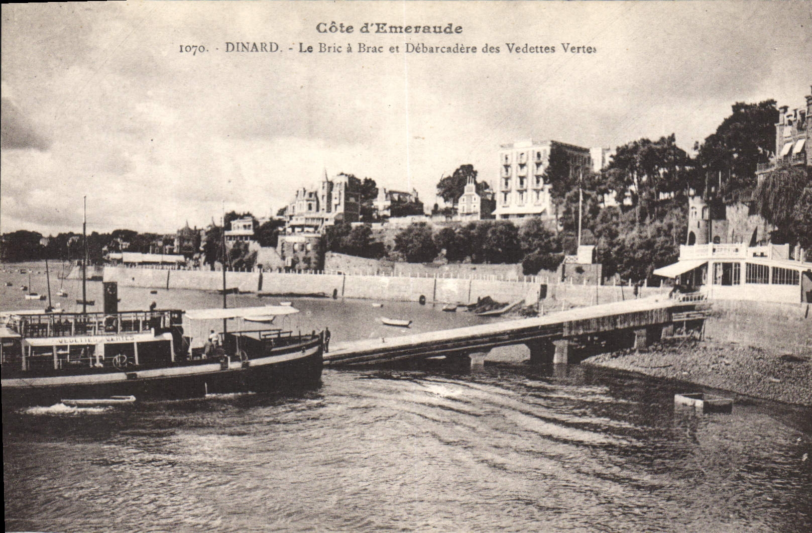 Dinard - Côte d'Émeraude - Le Bric à Brac et Débarcadère des Vedettes Vertes