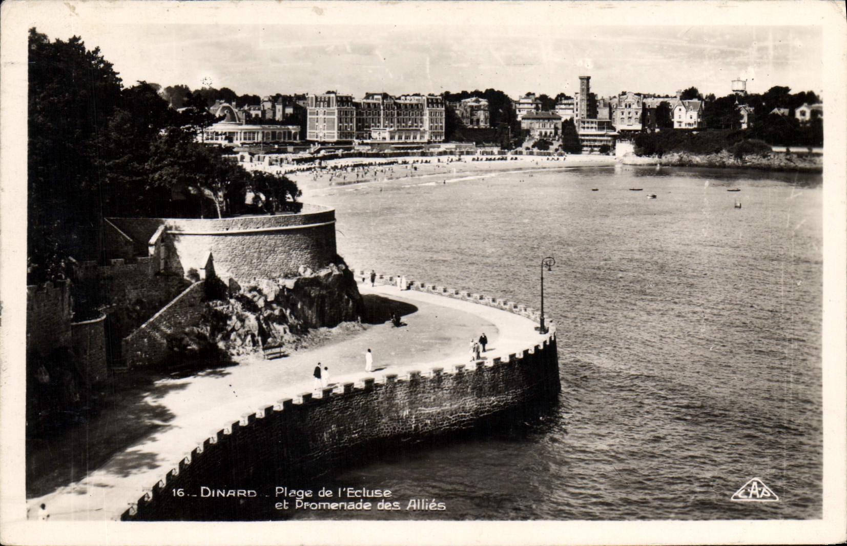 Dinard — Plage de l'Ecluse et Promenade des Alliés — Éditeur A.A. n°16
