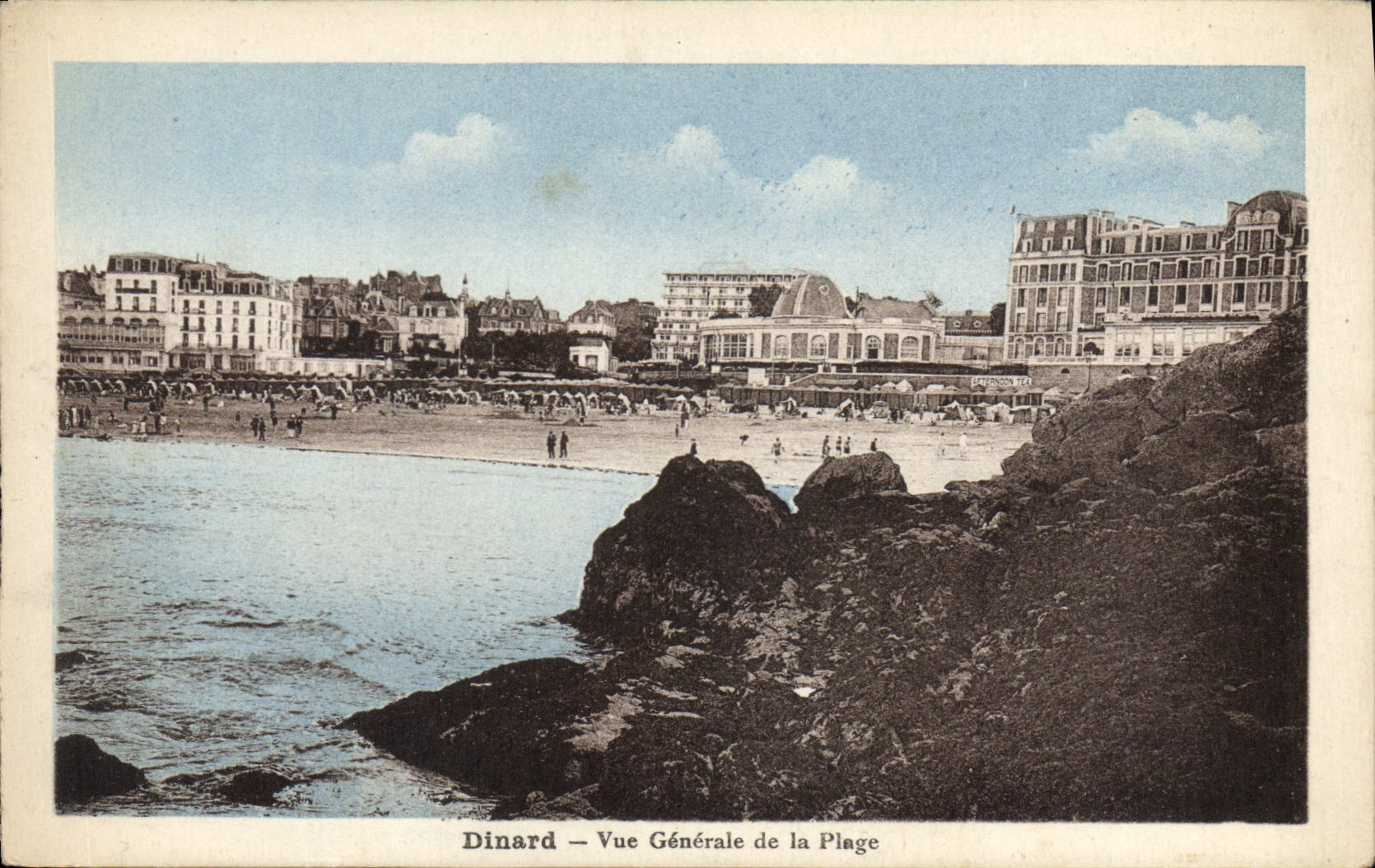 CPA Dinard Vue generale de la Plage 