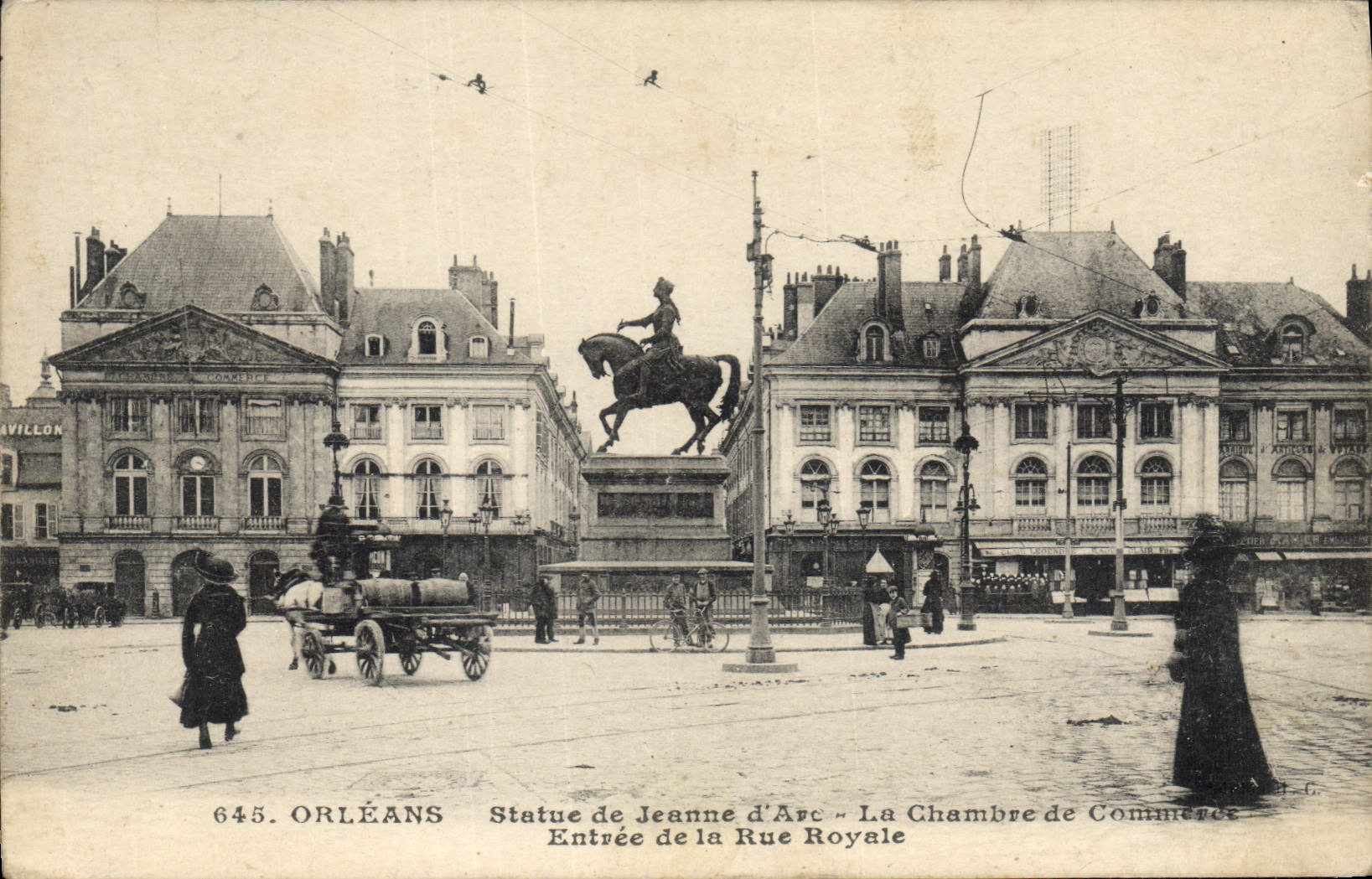 CPA Orleans Statue de Jeanne d'Arc La Chambre de Commerce 