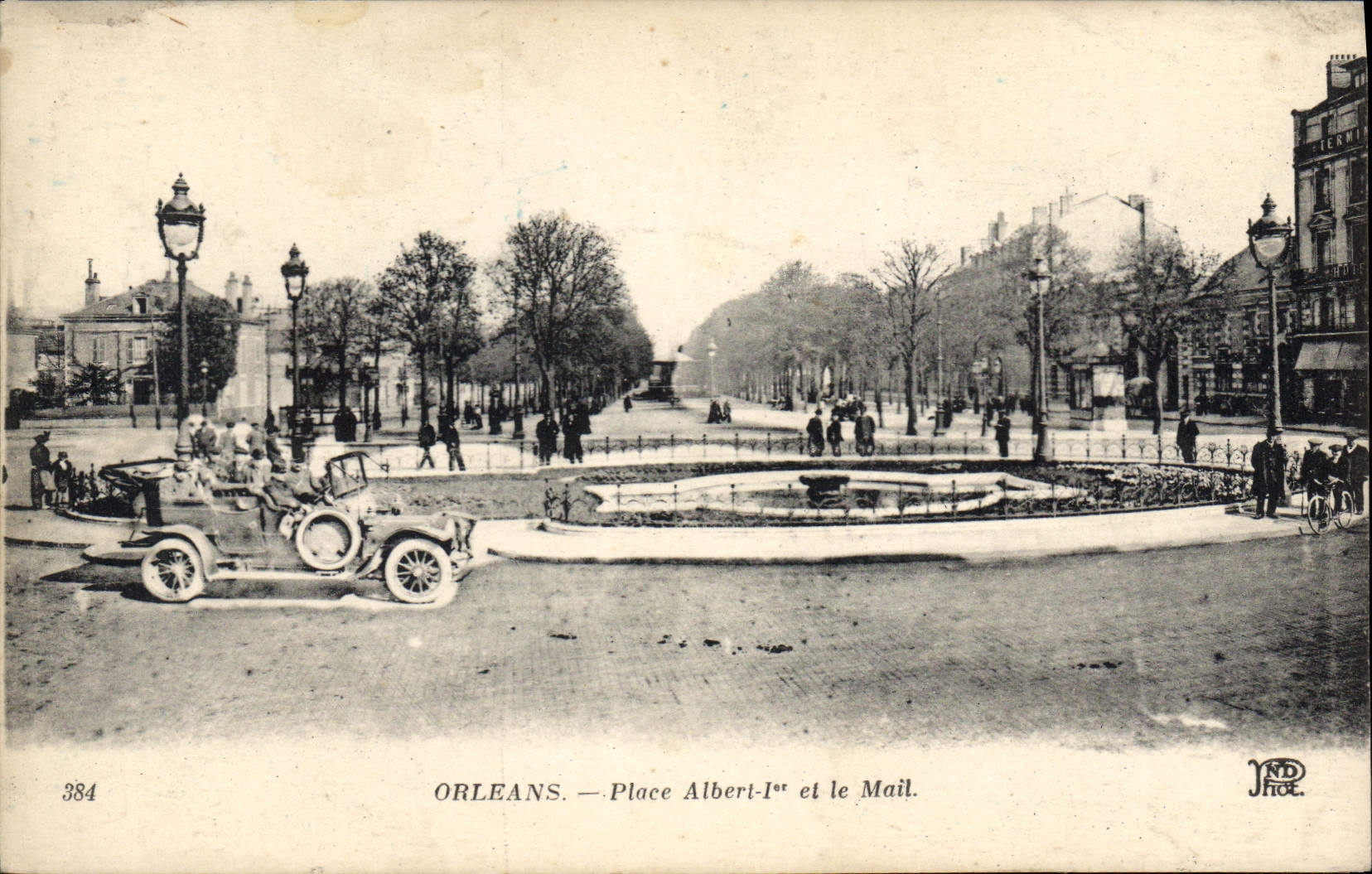 CPA Orleans Place Albert I et le Mail Automobile