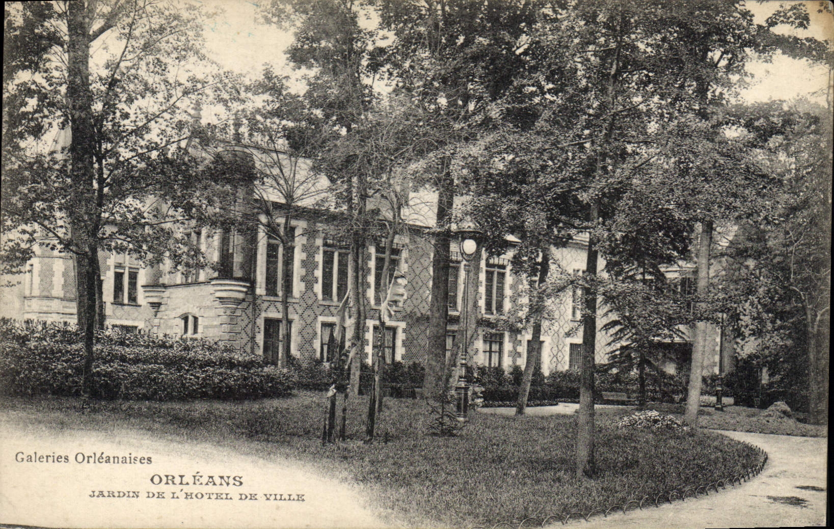 CPA Orleans Jardin de l'Hotel de Ville 