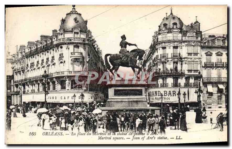 CPA Orleans La Place du Martroi et la Statue de Jeanne d'Arc 