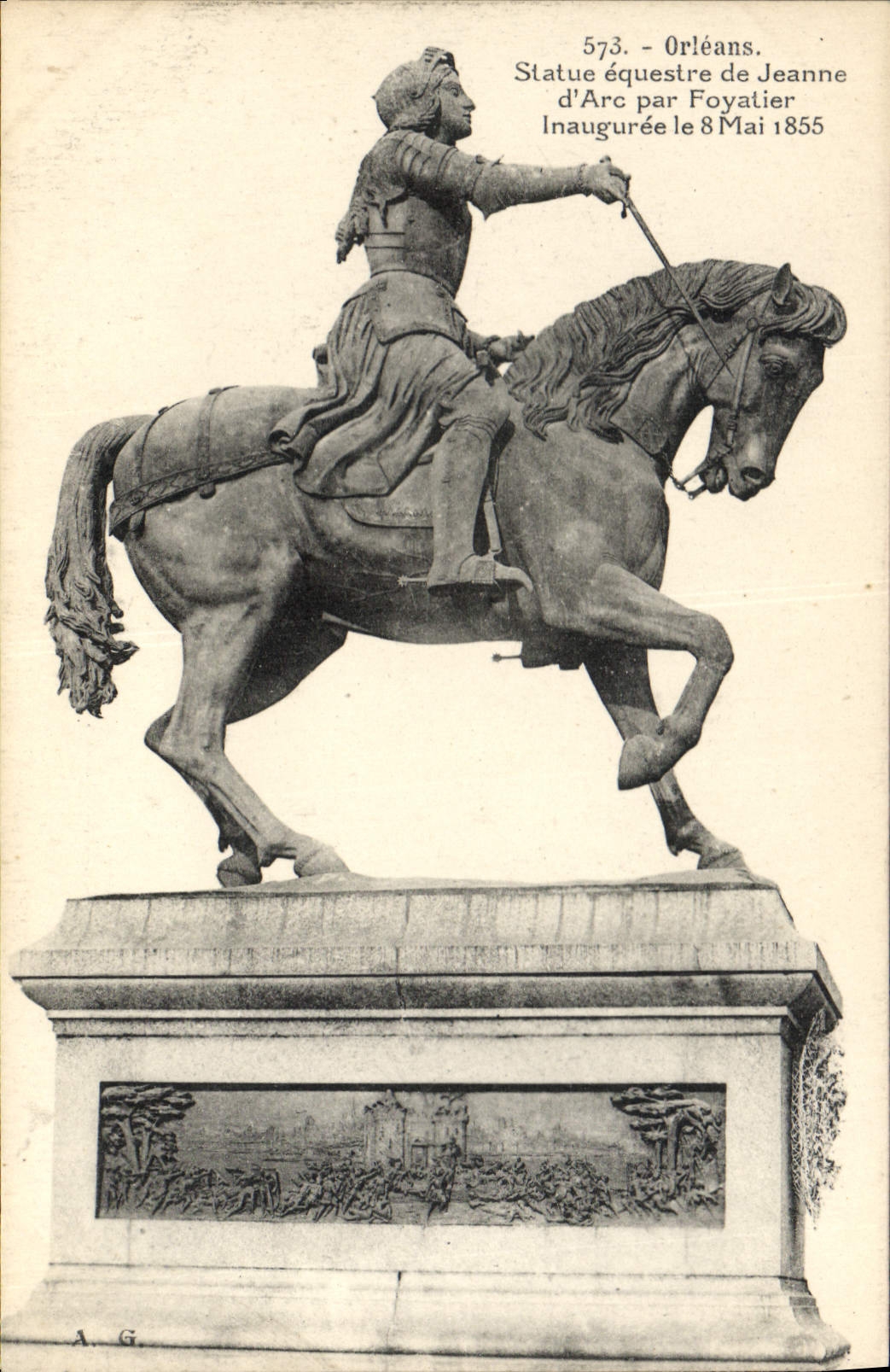 CPA Orleans Statue equestre de Jeanne d'Arc 