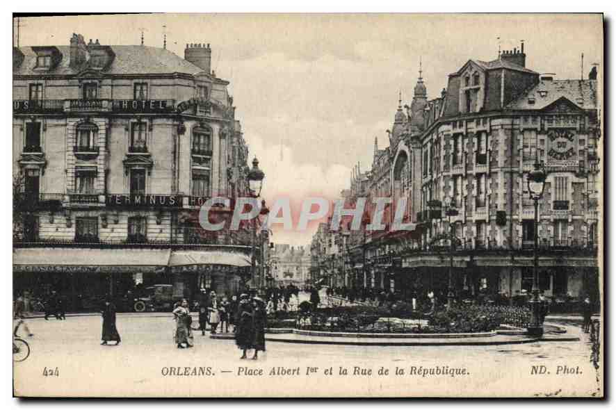 CPA Orleans Place Albert I et la Rue de la Republique 