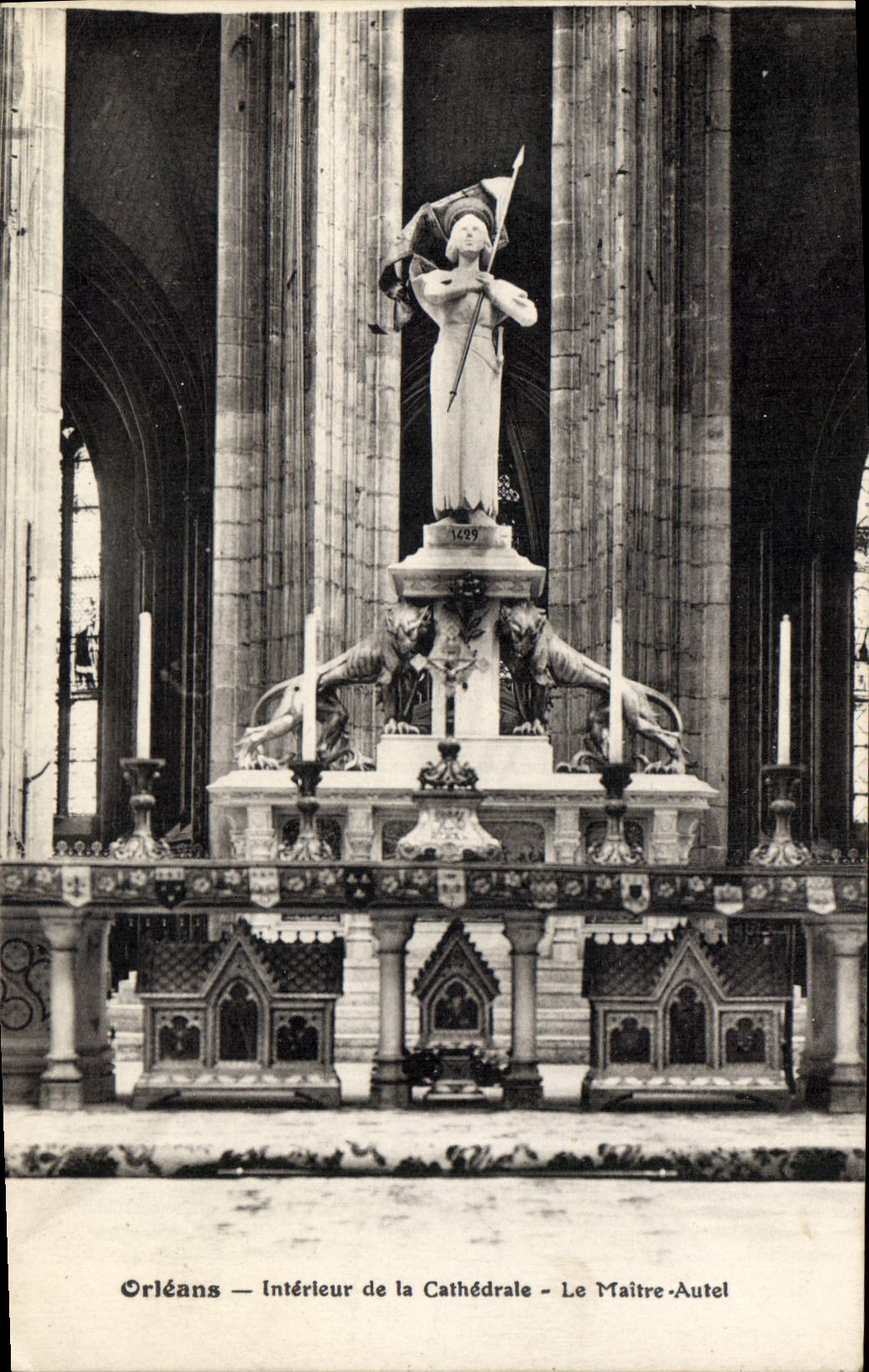 CPA Orleans Interieur de la Cathedrale Le Maitre Autel 