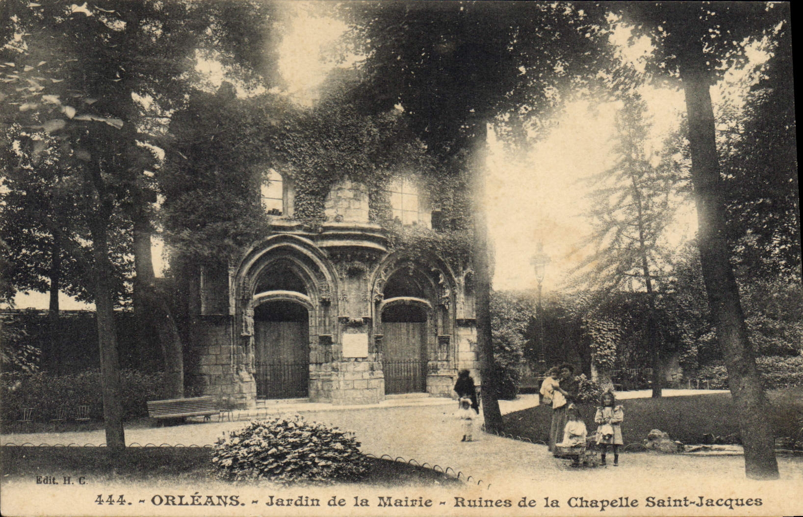 CPA Orleans Jardin de la Mairie Ruines de la Chapelle St Jacques 