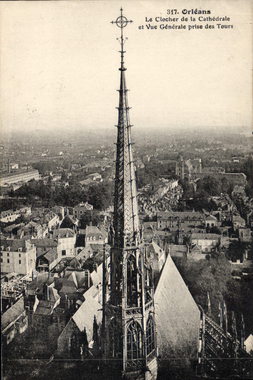 CPA Orleans Le Clocher de la Cathedrale et Vue generale prise des Tours 