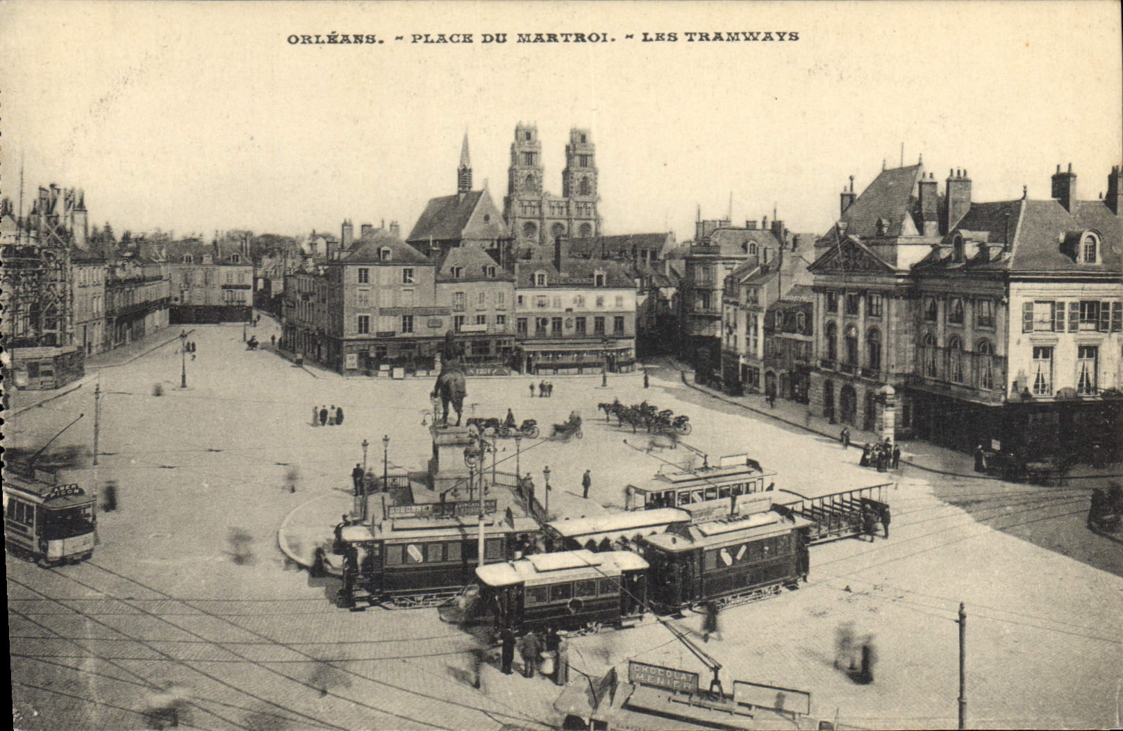 CPA Orleans Place du Martroi Les Tramways 
