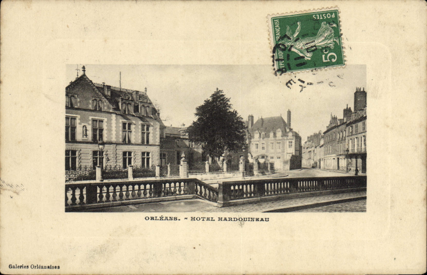 Orléans — Hôtel Hardouineau — Galeries Orléanaises