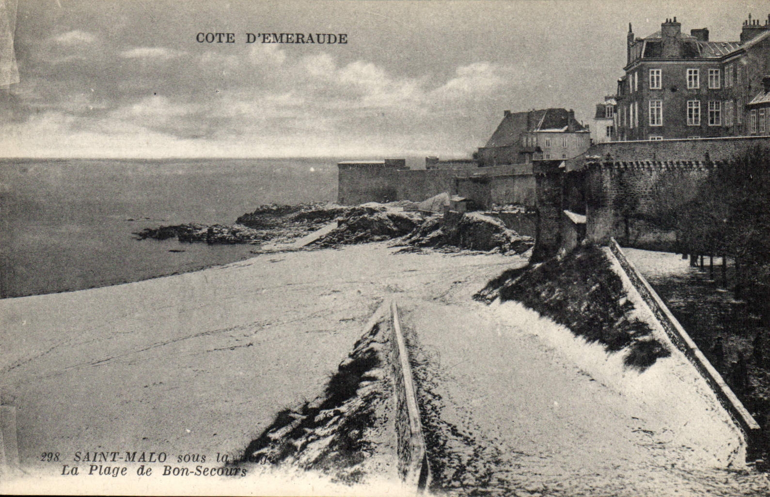 Saint-Malo — La Plage de Bon-Secours — Côte d'Émeraude — Éditeur Artand et Nazalis, Nantes, n°298