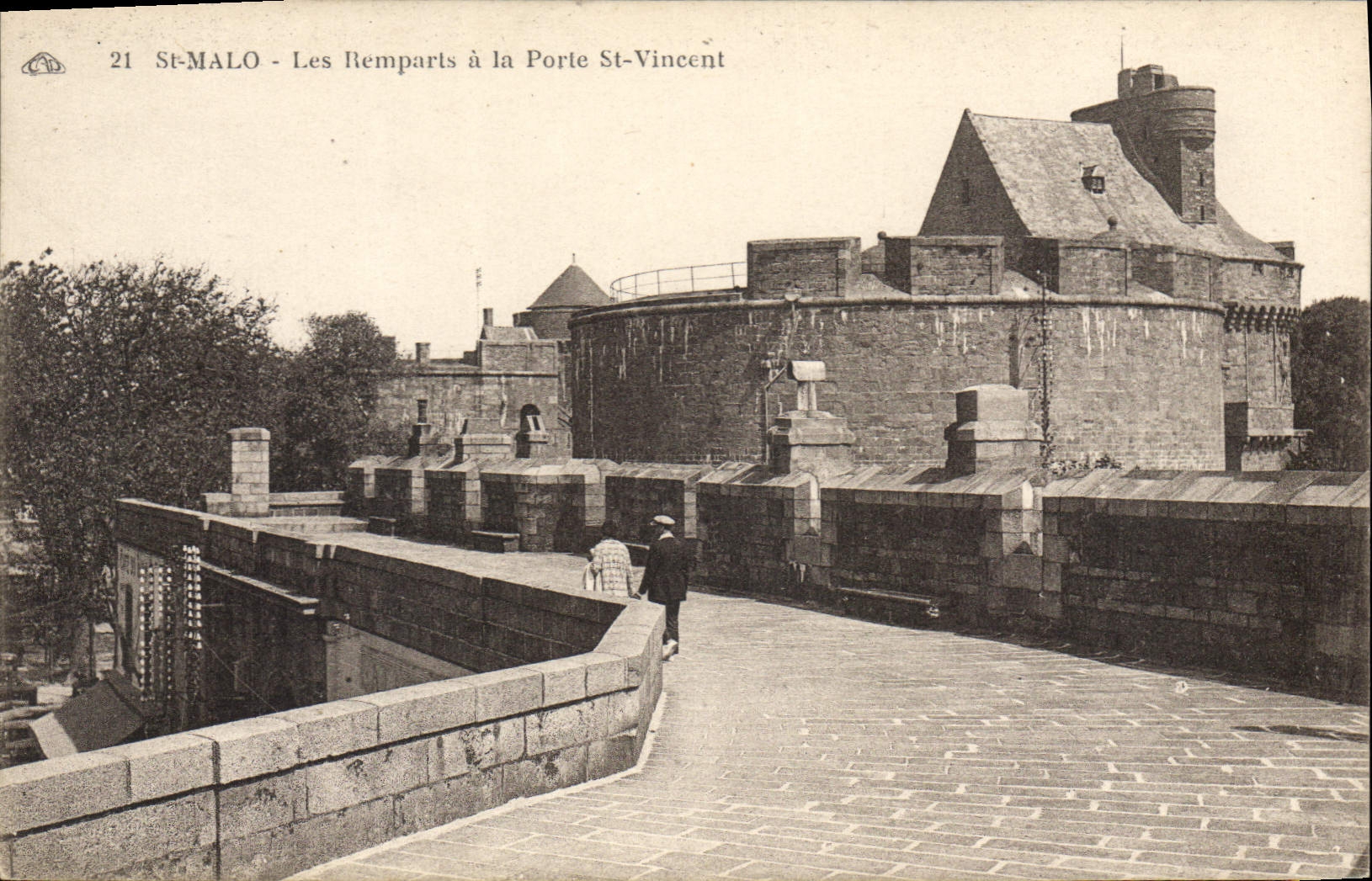 St-Malo - Die Mauern an der St-Vincent-Tür — Verlag CPAPHIL, Straßburg, Nr. 21