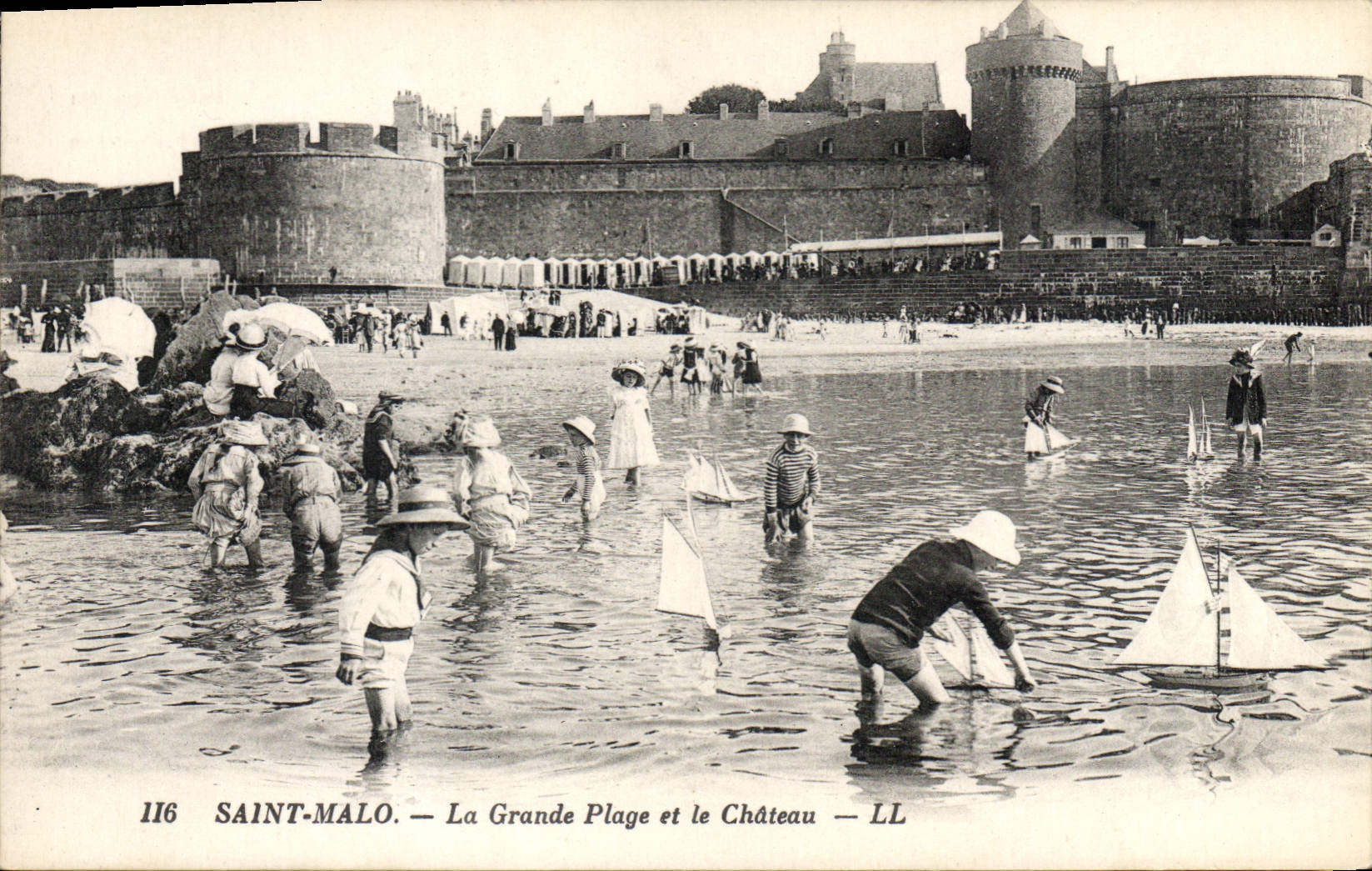 Saint-Malo — La Grande Plage et le Château — LL