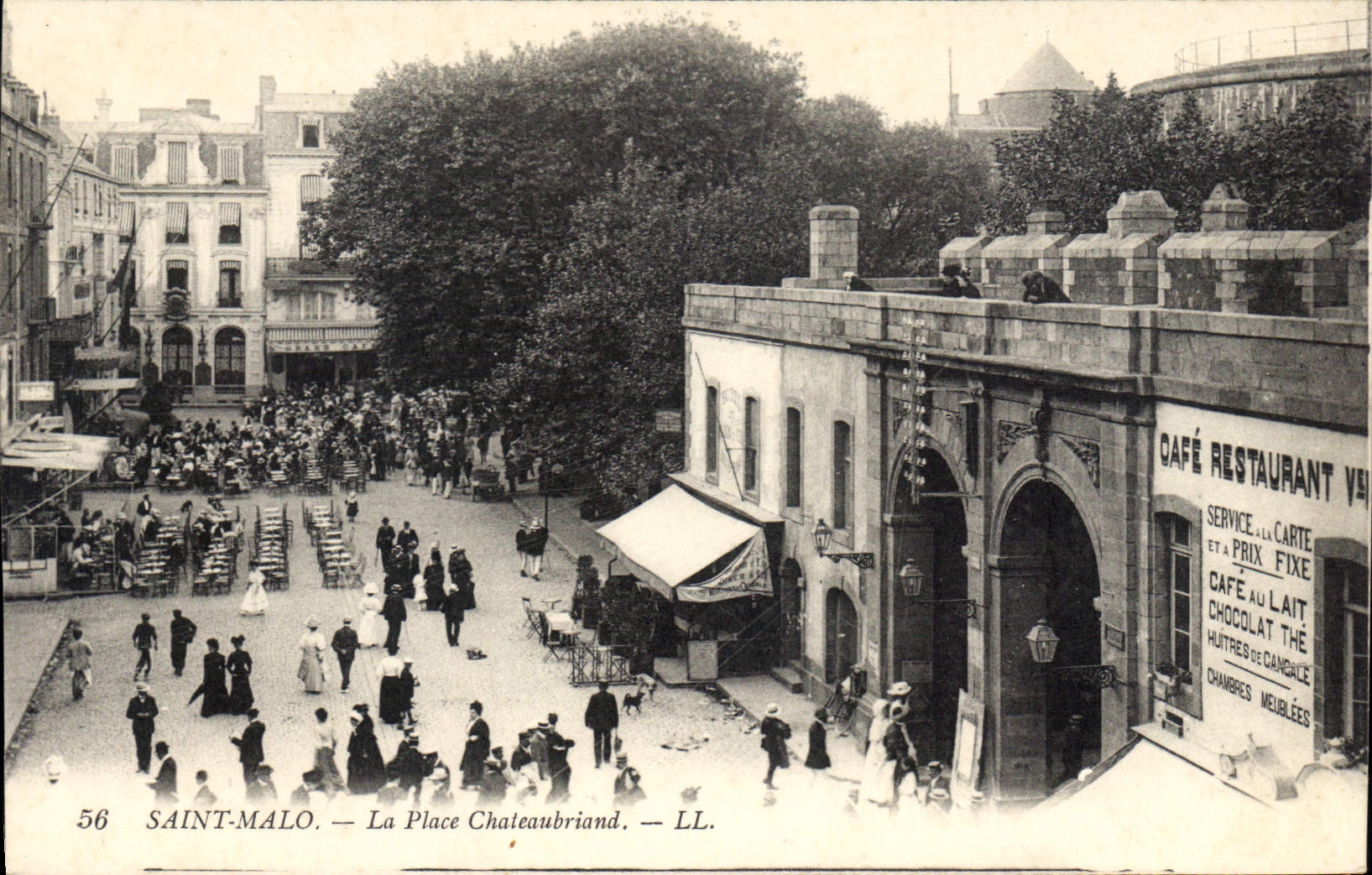 Saint-Malo — La Place Chateaubriand — LL. n°56