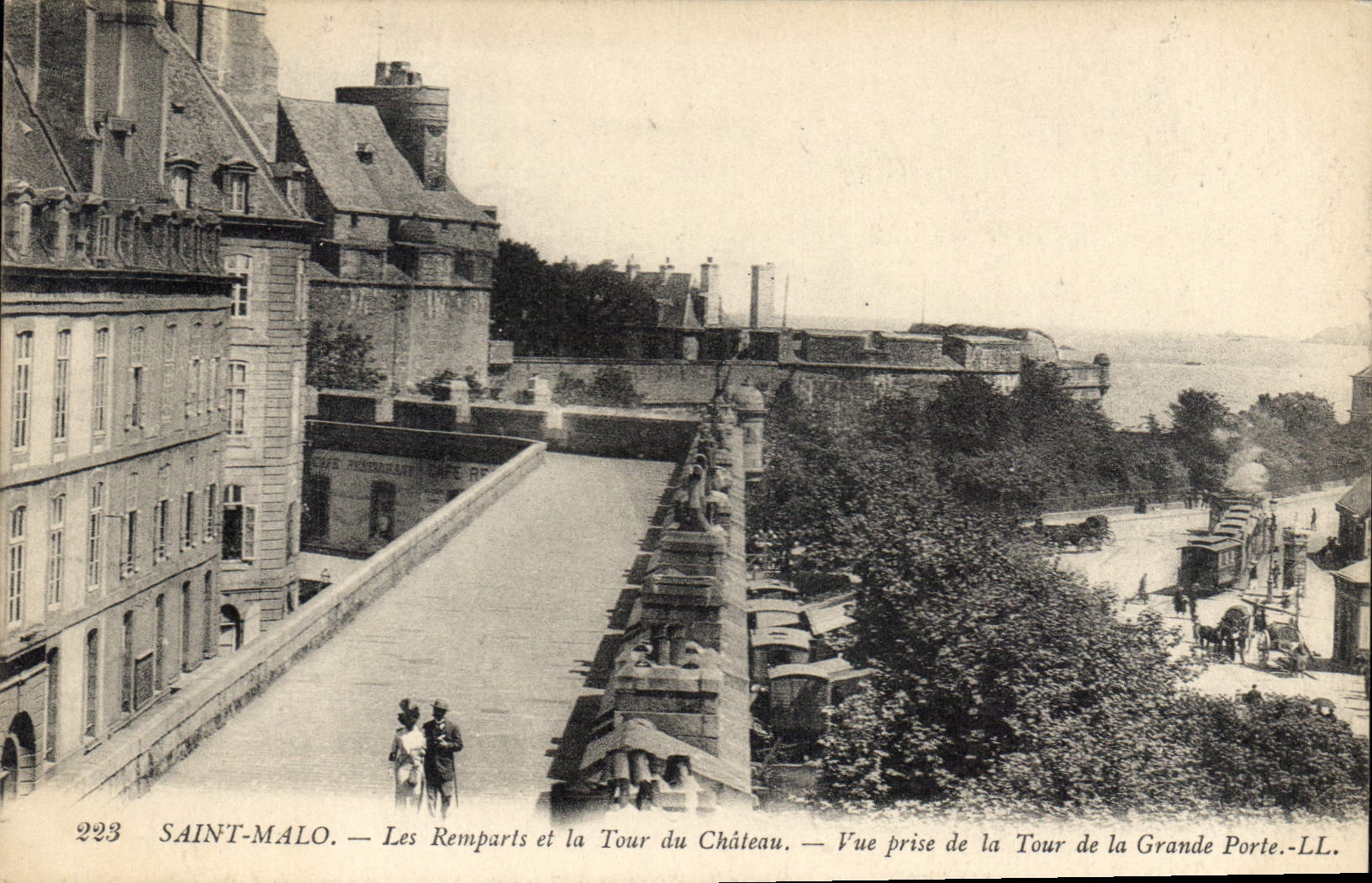 Saint-Malo — I Muri di Cinta e la Torre del Castello — Vista scattata dalla Torre della Grande Porta.-LL.