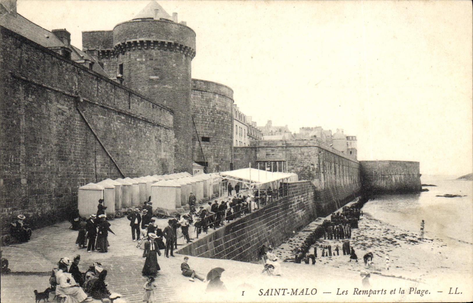 Saint-Malo — Les Remparts et la Plage — LL.