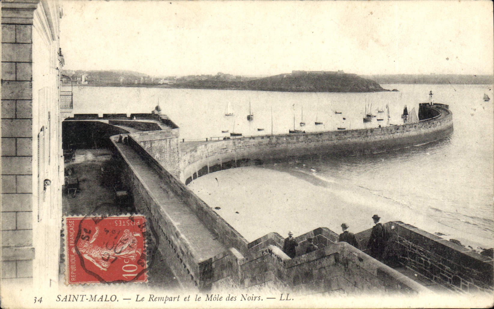 CPA Saint Malo Le Remparts et le Mole des Noirs 