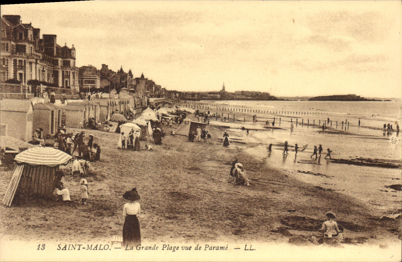 SAINT-MALO — La Grande Plage vue de Paramé — LL.