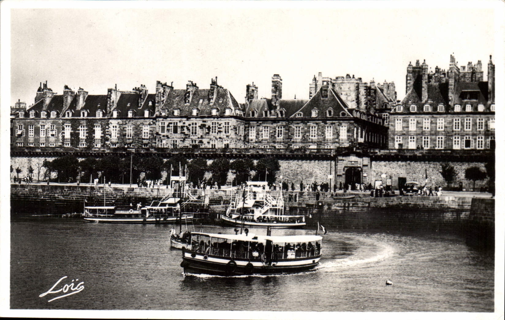 Saint-Malo — Maisons des Corsaires dominant les remparts — Veilettes partant pour Dinard — éditeur Laurent-Nel, n° 1380