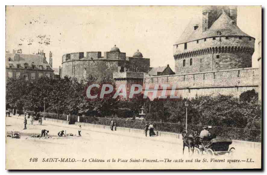 CPA Saint Malo La Chateau et la Place Saint Vincent 