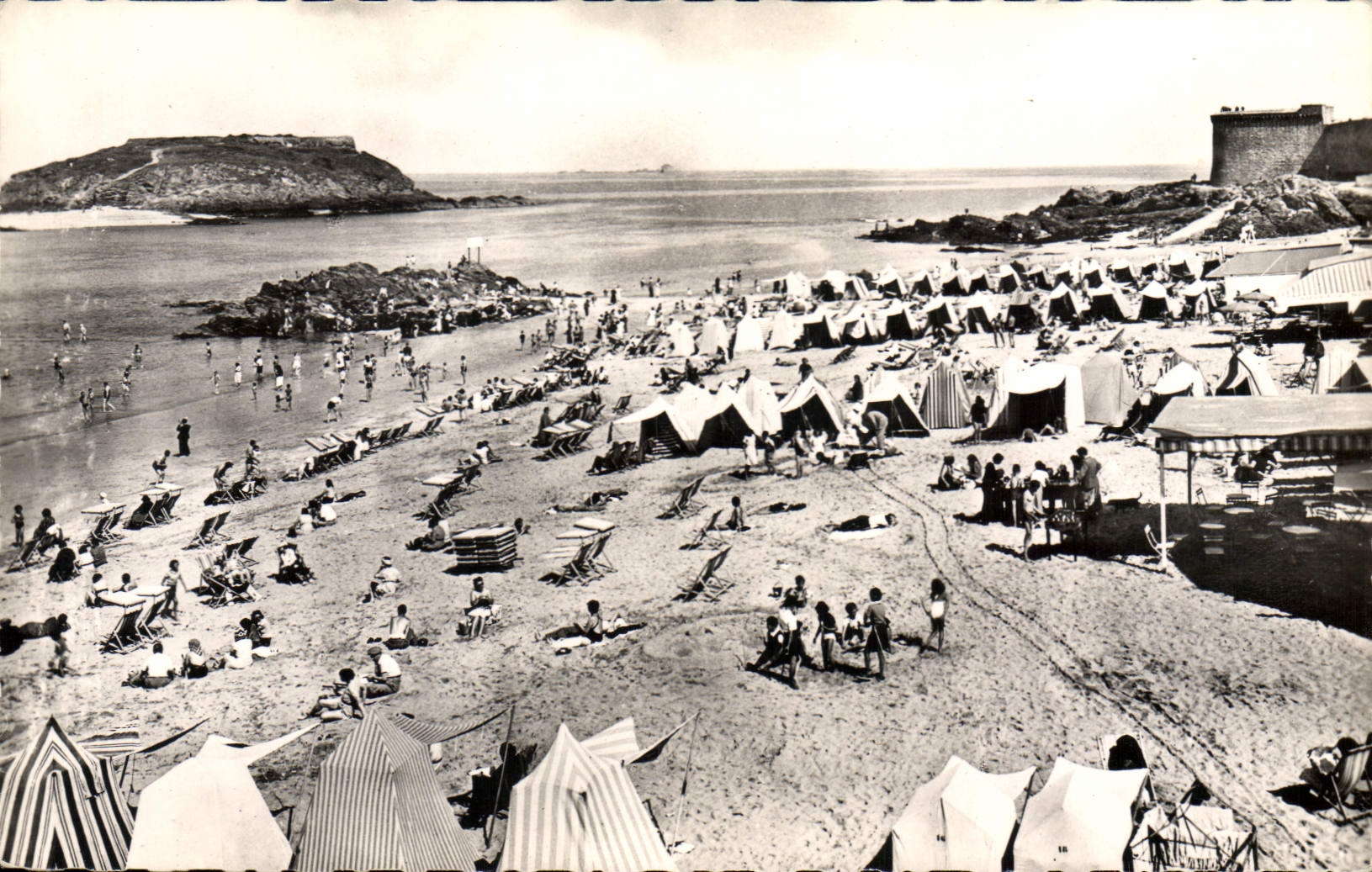 Saint-Malo — La Plage de Bon Secours — Éditions du Globe, Paris