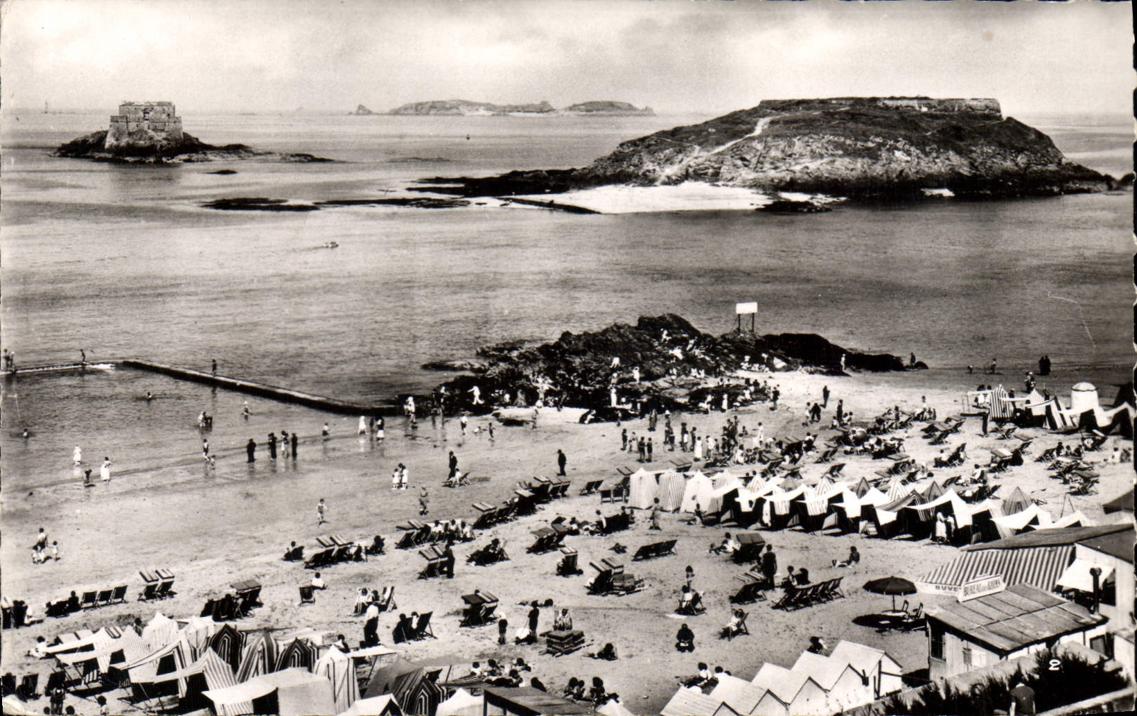 Plage de Bon Secours et les Bays — Saint-Malo — Éditions du Globe, Paris